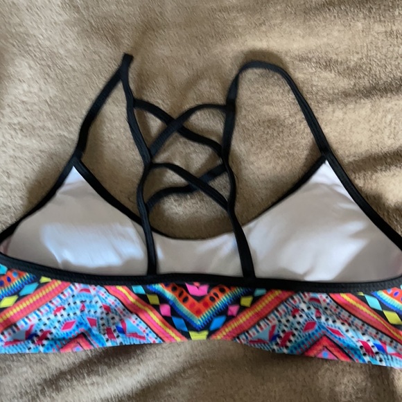 Bikini - Picture 3 of 3